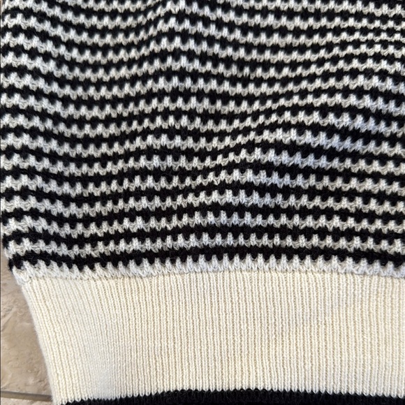 Textured pullover sweater - Picture 7 of 7